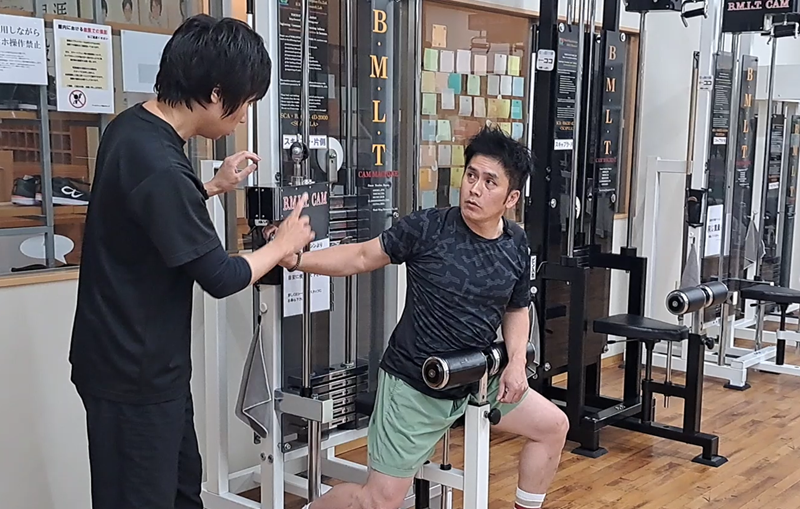 初動負荷トレーニングのマシンで動いている様子